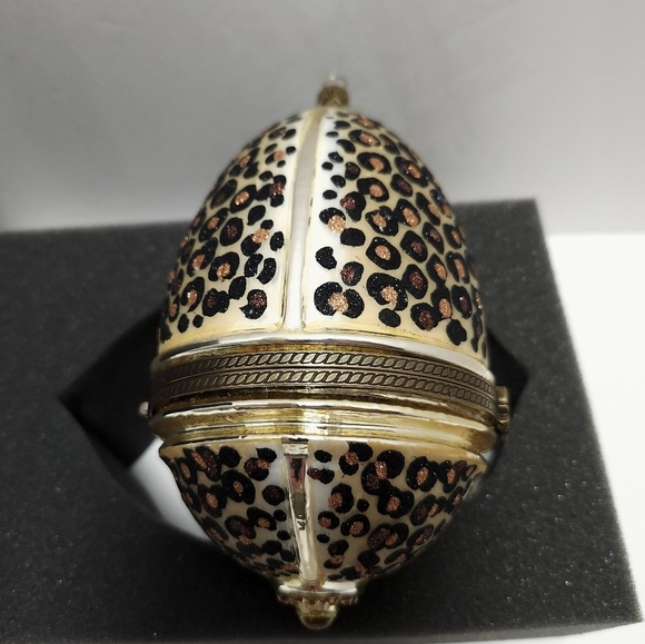 Komozja Family Blown Glass Leopard Jeweled Hinged Egg Christmas Ornament - Picture 8 of 11